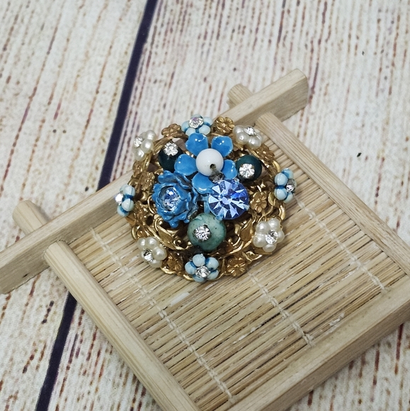 Vintage Miriam Haskell Small Brooch - Picture 1 of 5